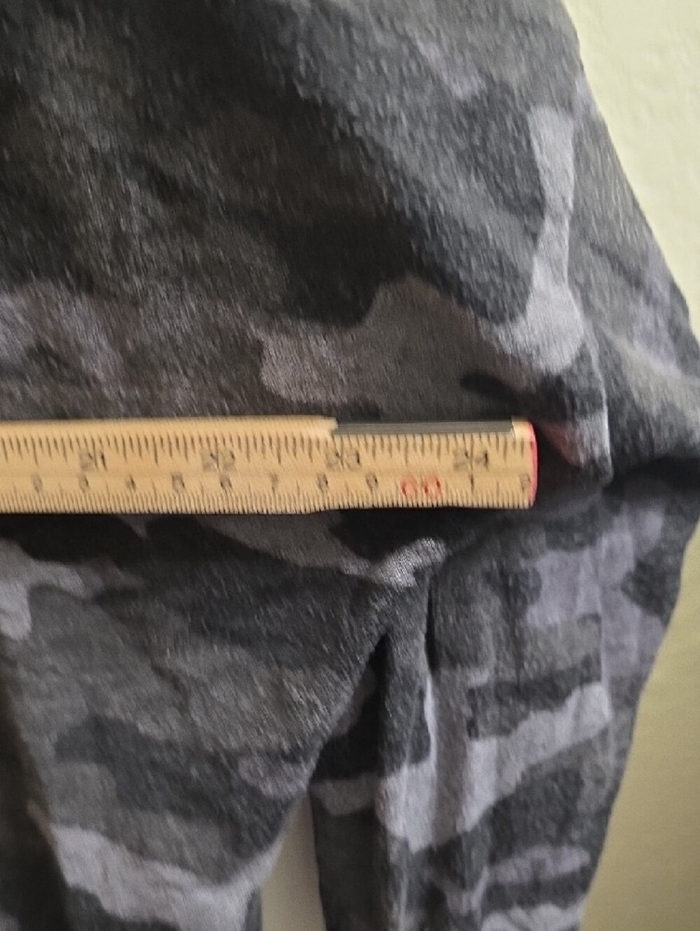 Express Women's Cropped Long Sleeve Camo Tee in Gray and Black Size M - Picture 3 of 4